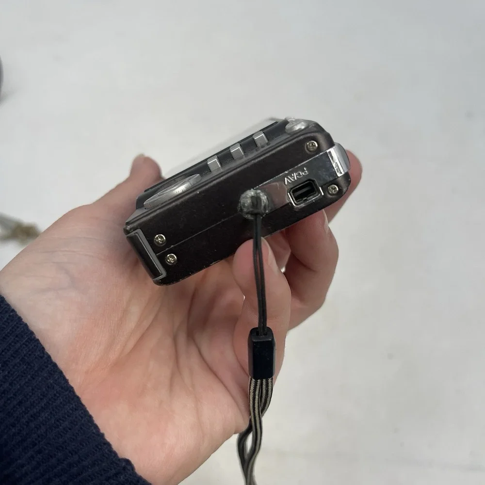 Sanyo VPC-T700 Digital Camera 7 MP W/ Battery No Charger Untested